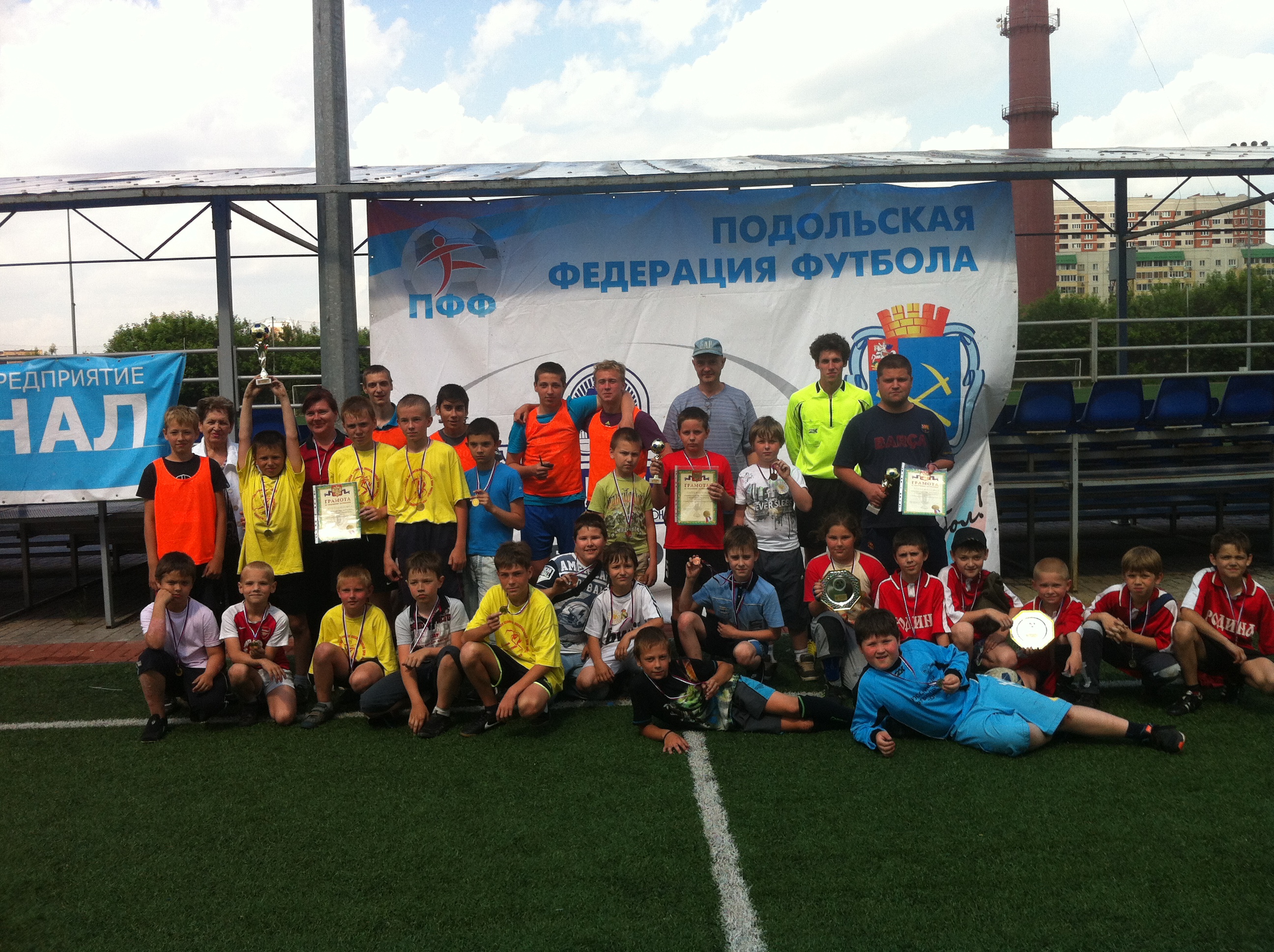В турнире по мини-футболу среди школьных лагерей, посвященному 100-летию футбола, победили футболисты школы №17